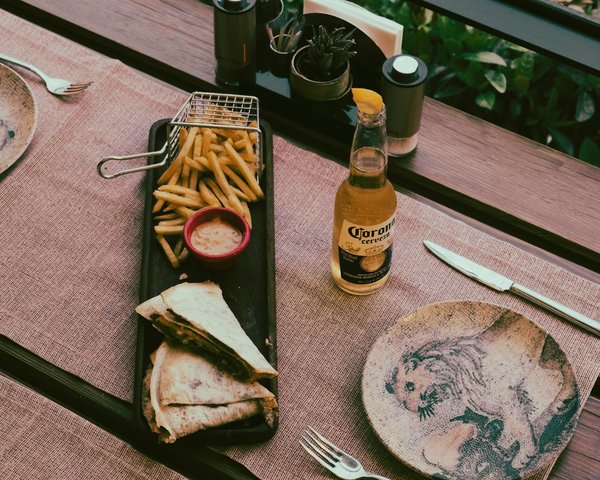 Un voyage sensoriel dans les restaurants tunisiens de Lyon