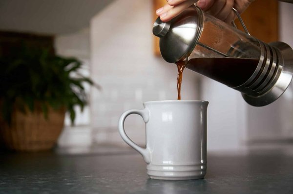 Comment choisir une machine à café avec broyeur silencieux pour une utilisation matinale ?