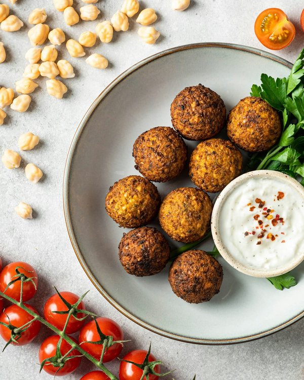 Comment préparer des boulettes de pois chiches pour des falafels croustillants ?